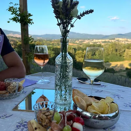 Farm stay La Lavandula Poppi